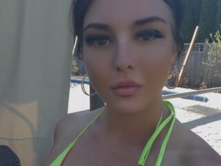 HollyComming