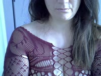 Een vrijgezelle spannende milf die van avontuurtjes en fantasietjes houdt. Om te delen of om de jouwe te horen.