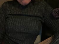 Ik ben een sensuele en zelfverzekerde vrouw met prachtige, volle borsten en een ontembare lust voor passie. Thuis kom ik veel te kort, en ik verlang naar iemand die me écht weet te prikkelen. Mijn gedachten dwalen vaak af naar spannende avonturen, en ik ben altijd in de stemming om te genieten. Ben jij degene die me kan geven wat ik mis? Laat me niet te lang wachten…