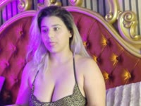 I am a hot and sensual model always in the mood to have fun with you on cam