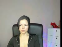 A petite brunette ;) with a feminine and positive energy. I love cooking, traveling, dancing, watching movies, riding my bike, reading books, and creating beautiful flower arrangements. I’m warm, curious, and love meeting new people ;). Spend some time with me — I promise good vibes, real conversations, and a genuine smile <3