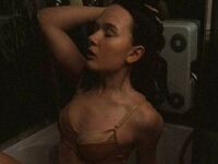 naughty camgirl masturbating with vibrator DavinaHislip