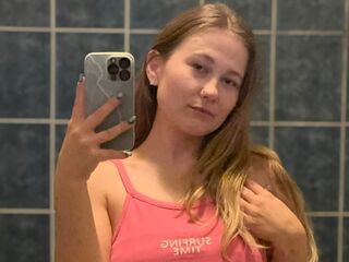 naked camgirl photo GlossyMonica