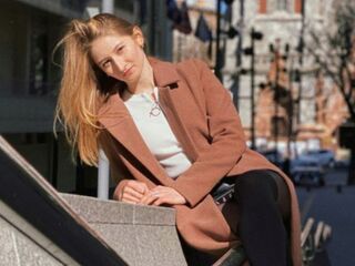 live webcam performer KaterineKoen