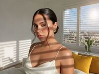 fingering webcamgirl KiaraVictoria