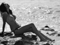 topless webcam girl AdrianaHunter