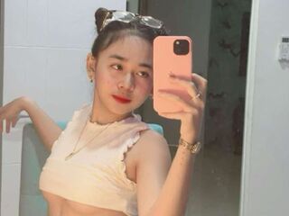 cam girl masturbating with vibrator AikoPerez