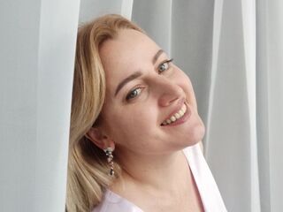 beautiful webcamgirl AlexaDeneuve