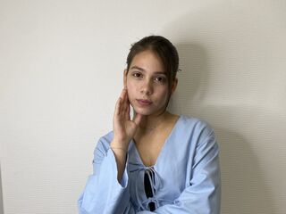 camslut showing pussy AlishiaCowlin