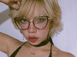 naked cam girl masturbating with dildo AmelieMari