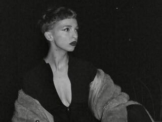 cam girl playing with sextoy AniKali