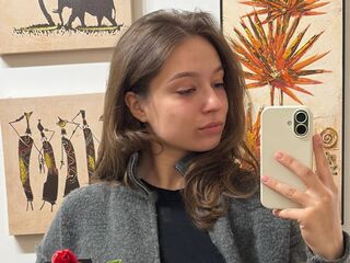 naughty cam girl fingering pussy AnnaMariardi