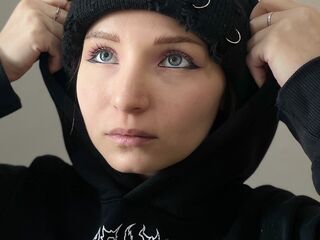 naked camgirl masturbating with vibrator ArieAravjo