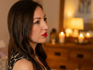 camgirl showing pussy ArishaElara