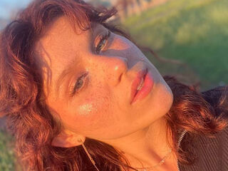 naked camgirl AstridChing