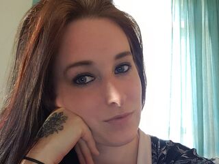 naked camgirl masturbating with vibrator BrookeMoon