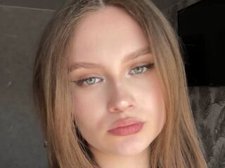 naked camgirl fingering pussy CarylonPreis