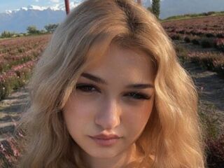 cam girl chat room CloudyFox