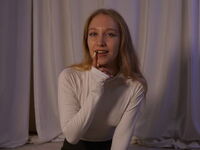 naughty cam girl fingering shaved pussy CorettaDaprile