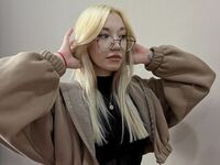 masturbating webcamgirl DarylFriese