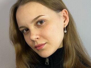 camwhore nude DavinaMcglinchey