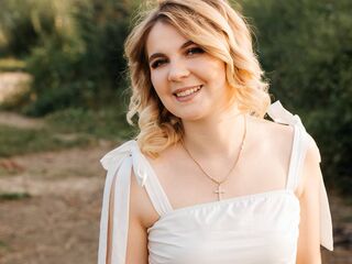 chatroom webcam DemetriceAkpan