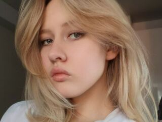cam girl masturbating with sextoy DennyDucote