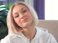 cam girl playing with dildo ElaynePestone