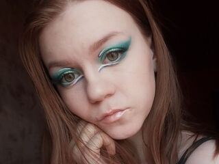 naughty camgirl masturbating with vibrator FloreneBouma