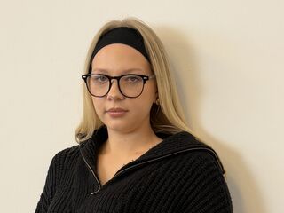 masturbating girl FrancesVirunes