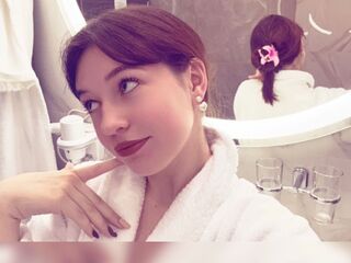 masturbating GudrunManzone