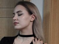 naked camgirl masturbating with dildo GwennBold