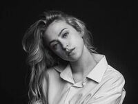 striptease cam GwynethHibbits