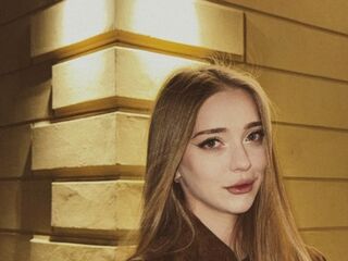 girl topless IvaBusack