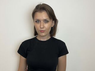 masturbating camgirl KariErpelding