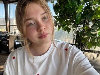 naked camgirl KendallHennig