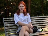 cam girl fingering KiraBless