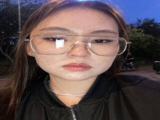 cam girl masturbating with vibrator LauriMoradel