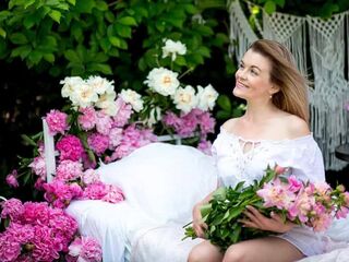 camwhore fingering pussy LeaNicole