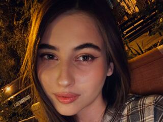 chat LeiaFrost