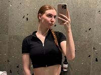 camslut topless LessieNunz