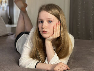 girl chat room LilianHoward