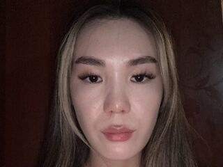 camgirl showing tits LinaWarmer