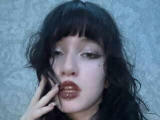 camslut showing tits LouisePerrish