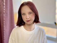 topless cam girl MaisieMundhenk