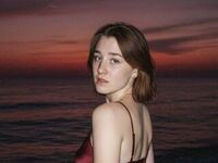 cam girl playing with dildo MargrettMulac