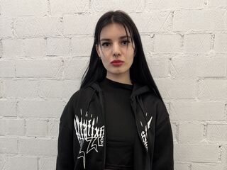 topless webcamgirl MaryettaBurgees