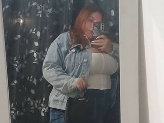 naughty camgirl masturbating with vibrator MiaSophiaMiracle