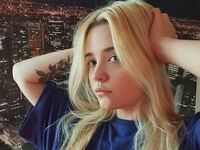 hot naked camgirl MonnieMoniz