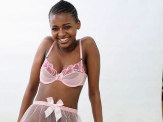 camslut fingering wet pussy NaomiBrookes